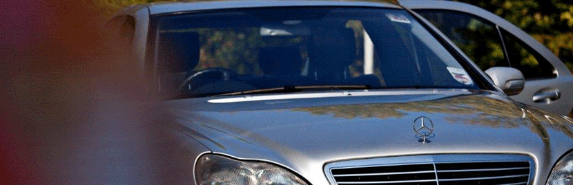 Picture of chauffeur-driven Mercedes Benz